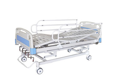 Tinggi Adjustable Semi Fowler manual Hospital Bed Untuk Ward Dengan ABS Landasan