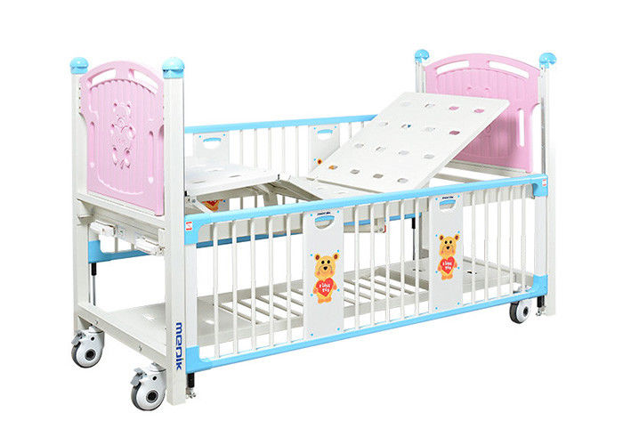 Dua Tempat Tidur Pediatrik Rumah Sakit Pink Crank Sandaran Dapat Disesuaikan Untuk Anak-anak